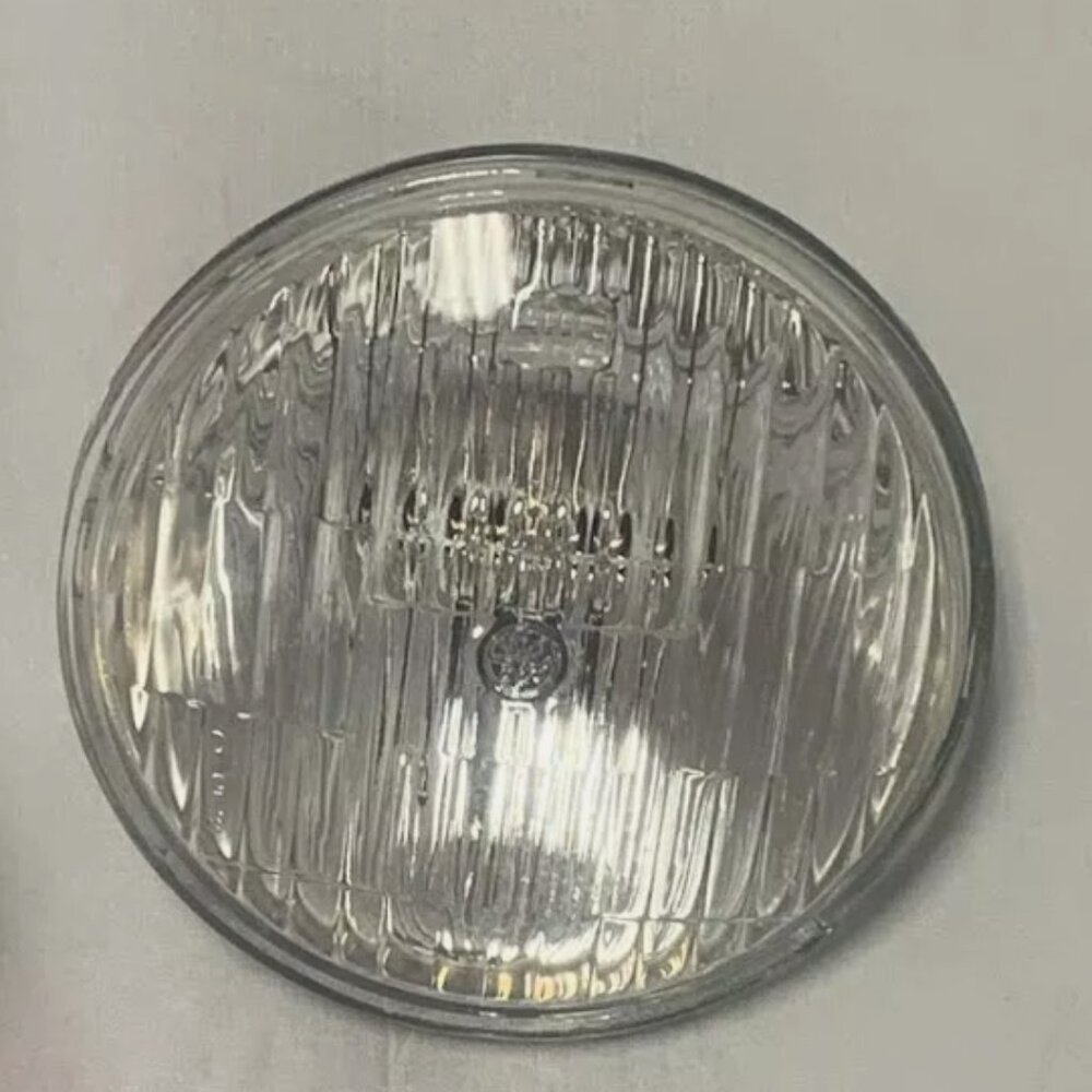 General Electric 4519 All Glass Sealed Beam Aircraft Lamp 13V 100W – New